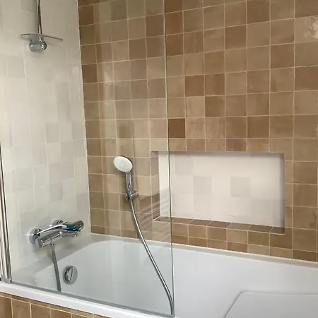 Pavillon De La Garde * Courcelles-sous-Moyencourt